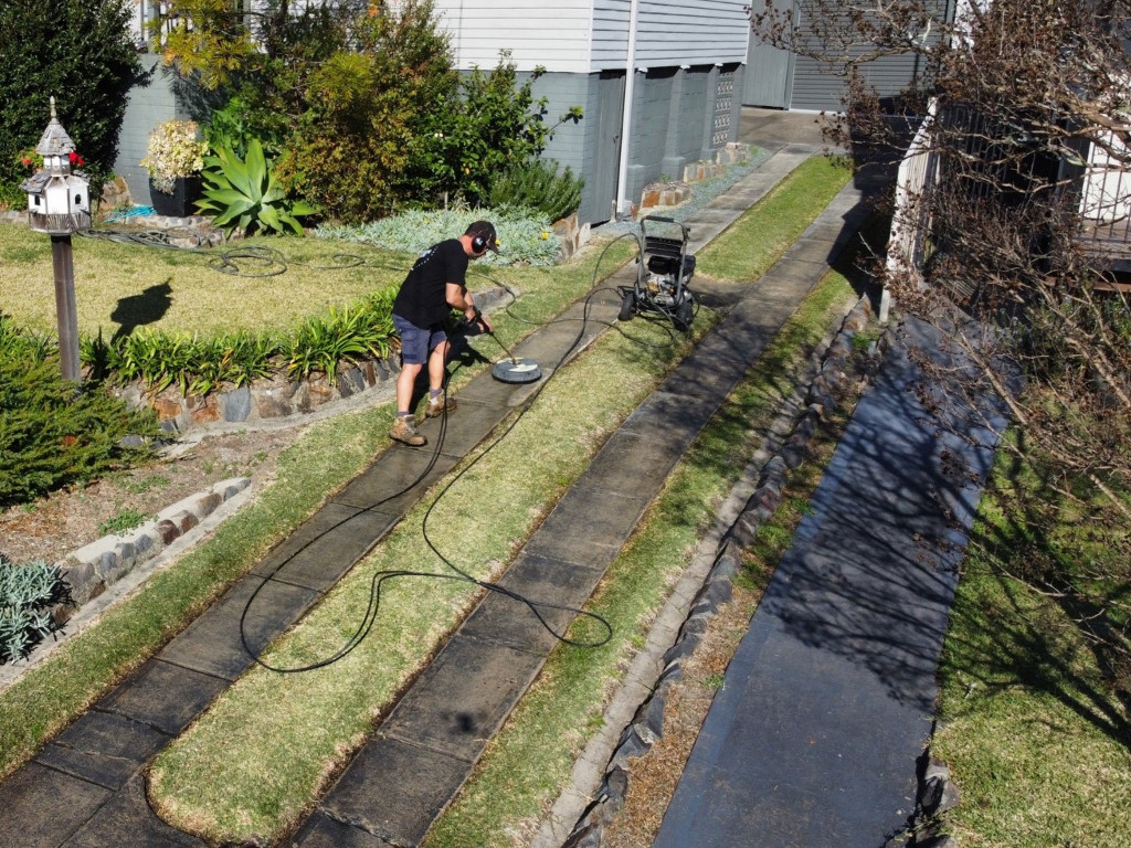 Newcastle Gutter Vacuuming - Your Premier Driveway Cleaning Solution